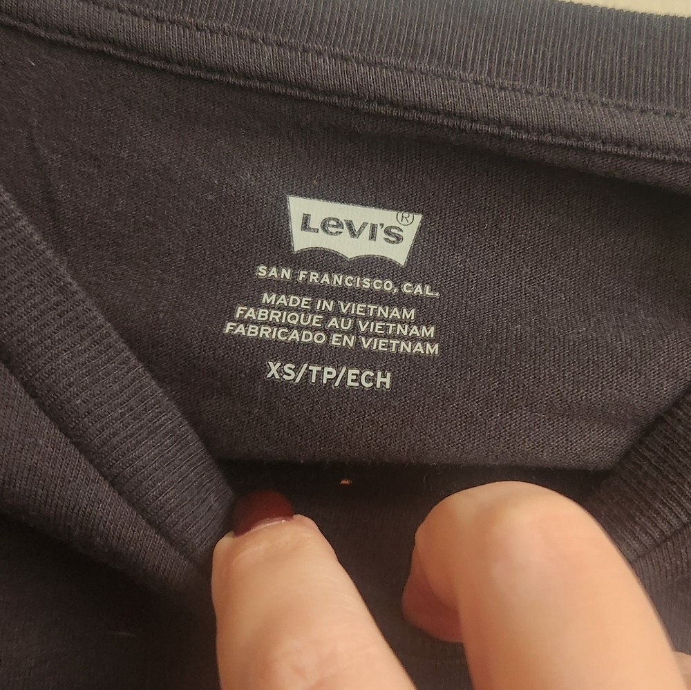NWT - Levi's Graphic Tee - Picture 4 of 5
